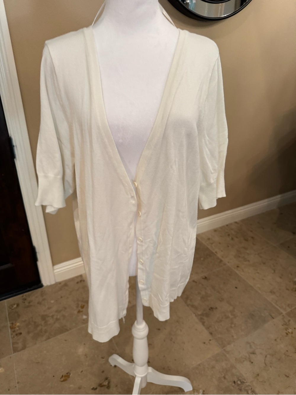 torrid white  Short Sleeve Button-Front Cardigan new size 2 18/20
